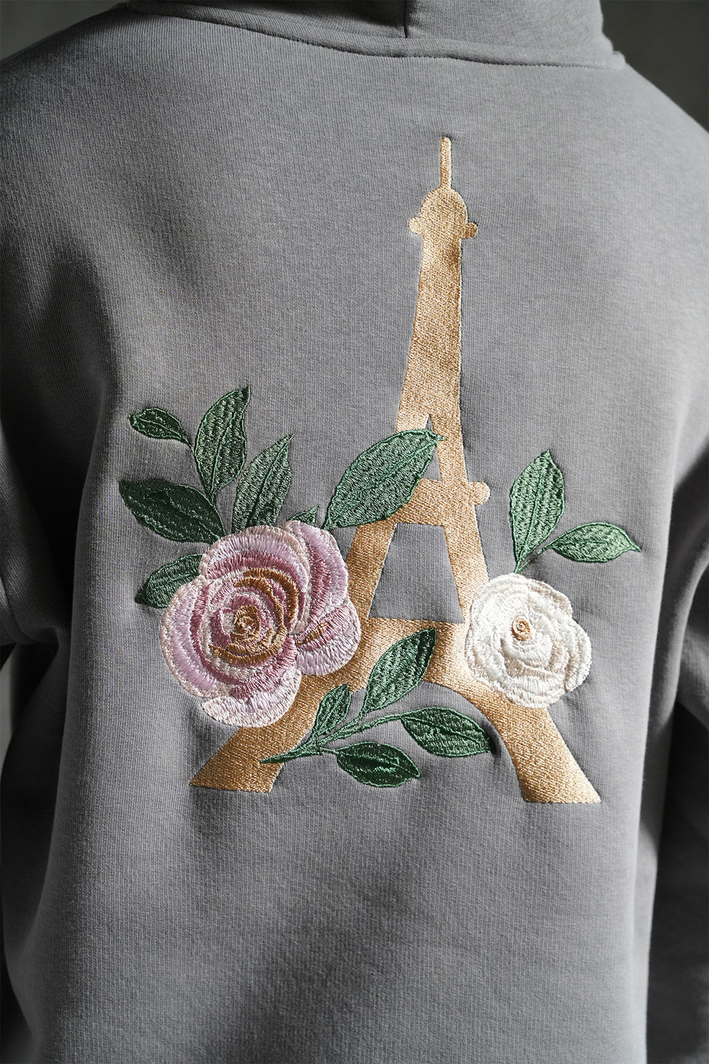 SWEAT A CAPUCHE A MOTIF