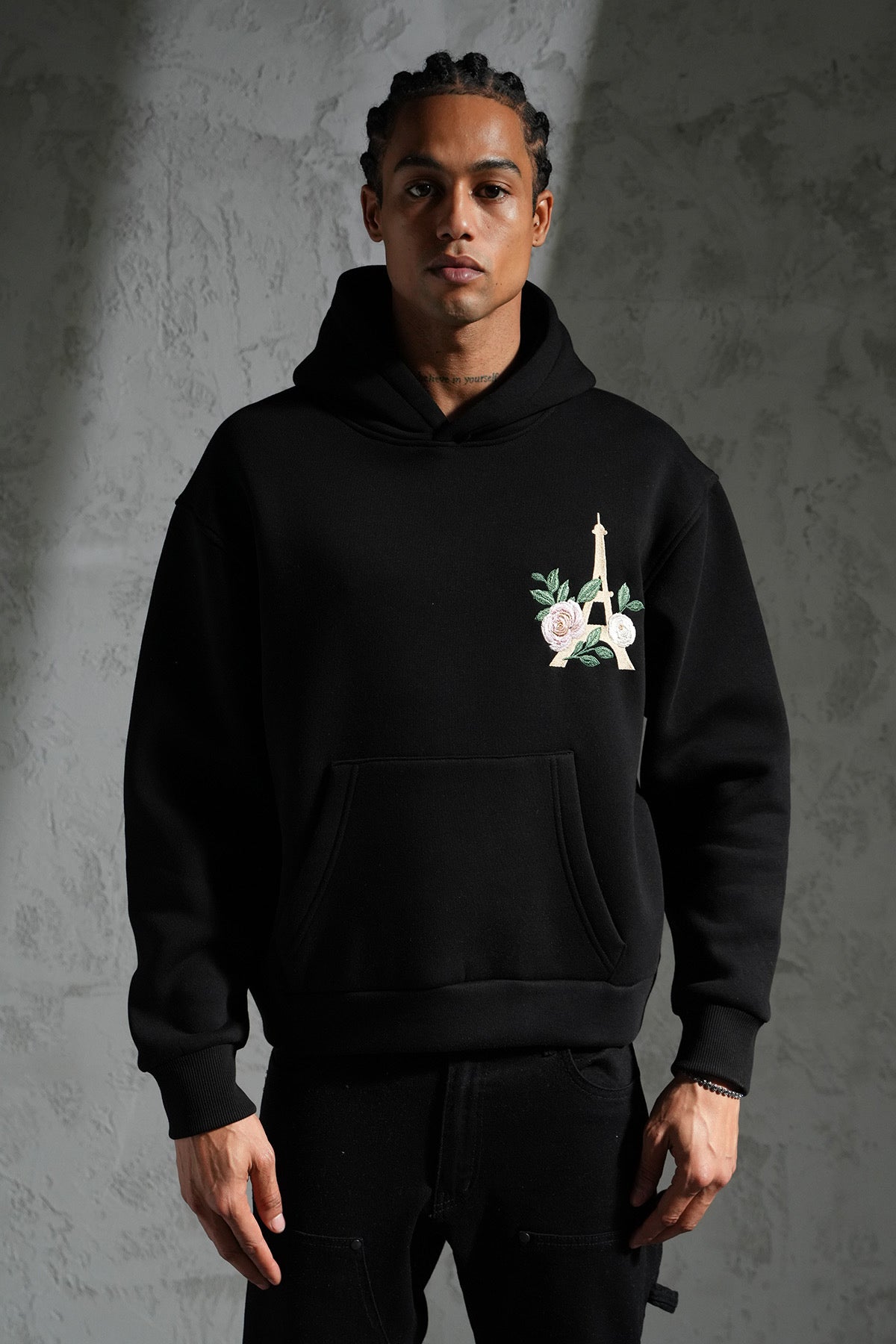 SWEAT A CAPUCHE A MOTIF