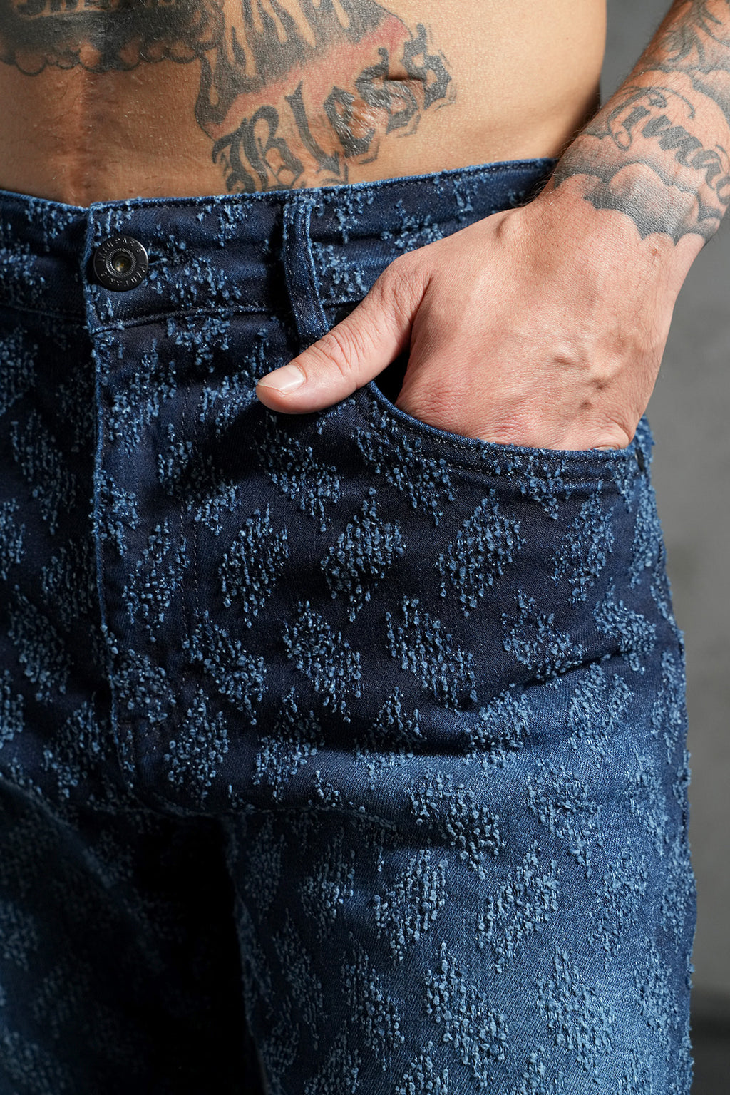 JEANS STRAIGHT A MOTIF