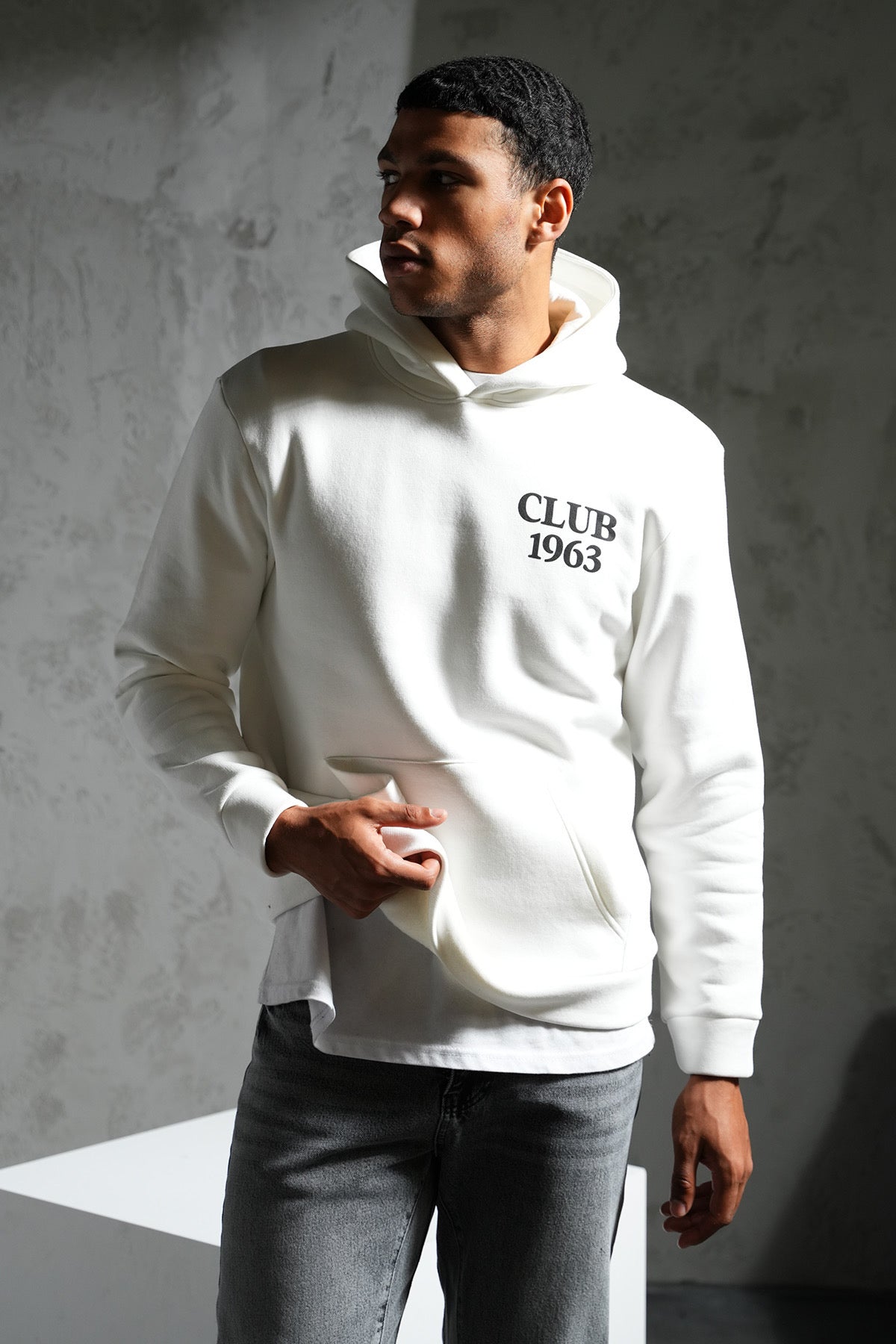 SWEAT A CAPUCHE IMPRIMÉ